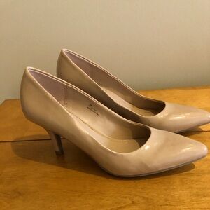 Size 6 Patent Leather Mid heel shoes